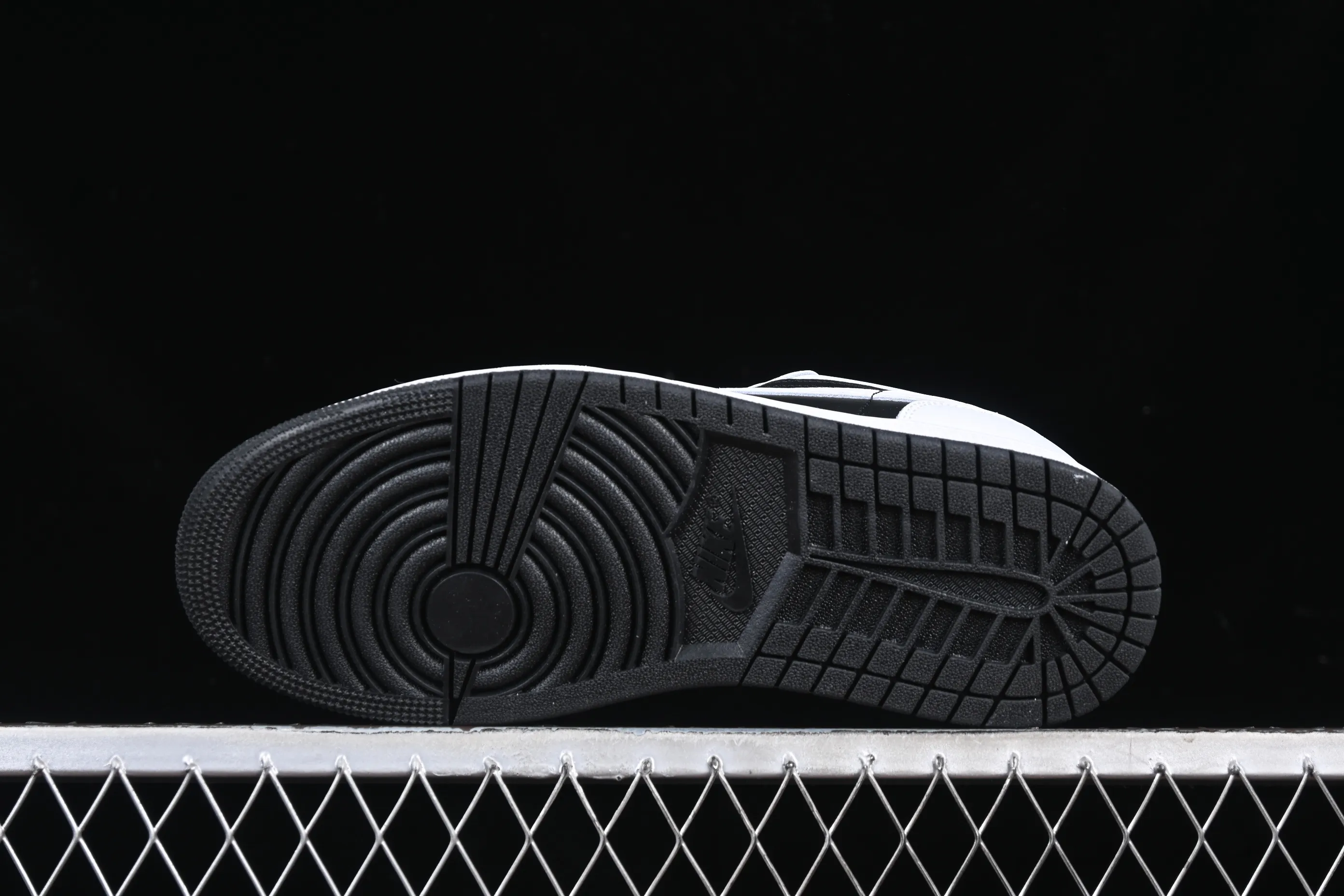 All categories Air Jordan Jordan series basketball shoes Air Jordan 1 Low Air Jordan 1 Low AJ1 Joe 1 reverse panda low-top cultural basketball shoes 553560-172